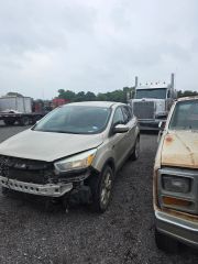2017 Ford Escape SE - Exterior Front Right Corner Image